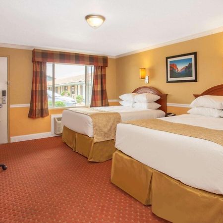 Travelodge By Wyndham Hawthorne Eksteriør bilde