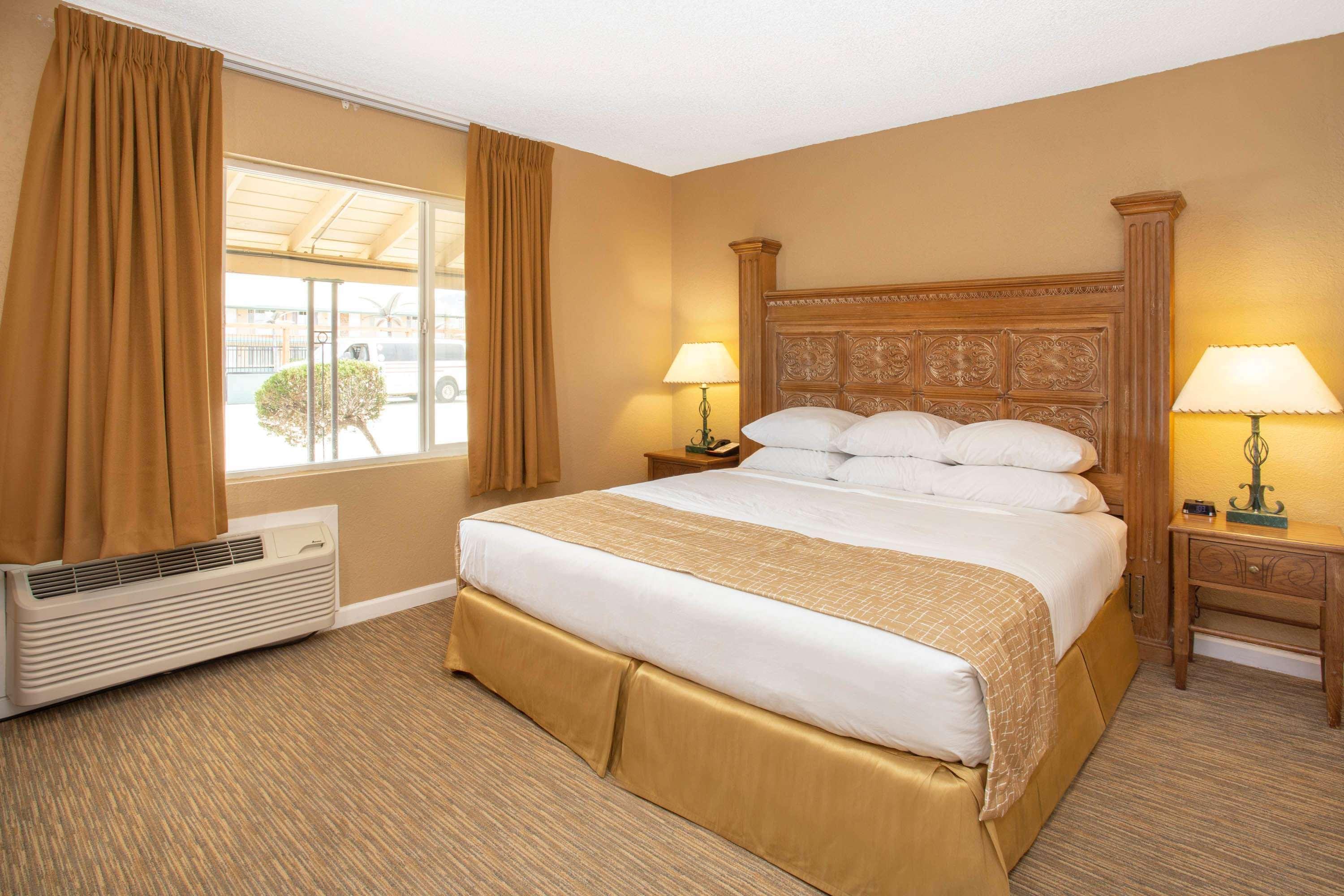 Travelodge By Wyndham Hawthorne Eksteriør bilde
