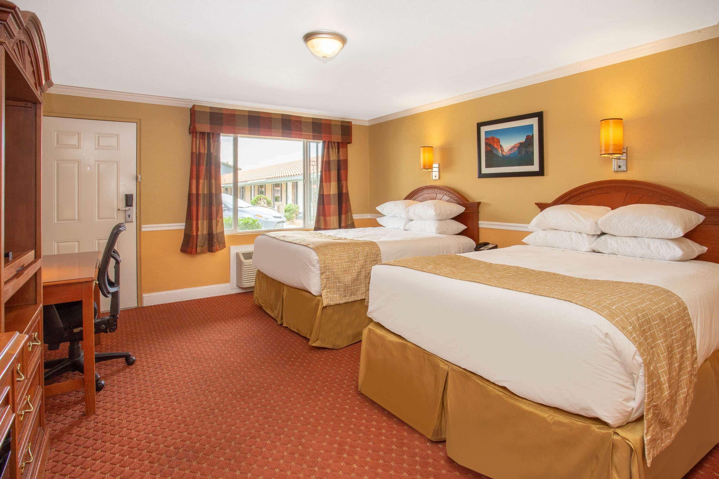 Travelodge By Wyndham Hawthorne Eksteriør bilde